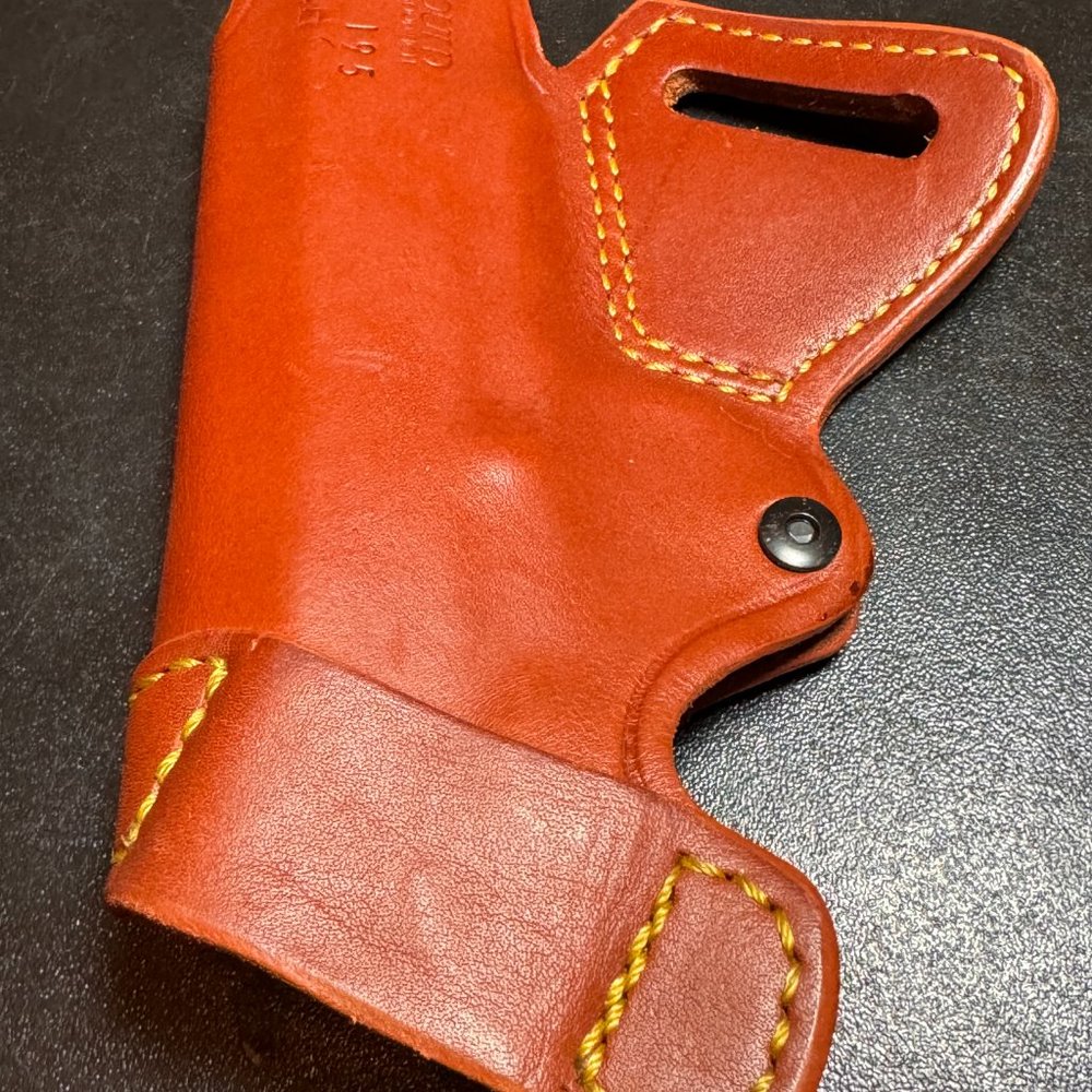 Gould & Goodrich  small of back concealment holster chestnut brown - Picture 3 of 4